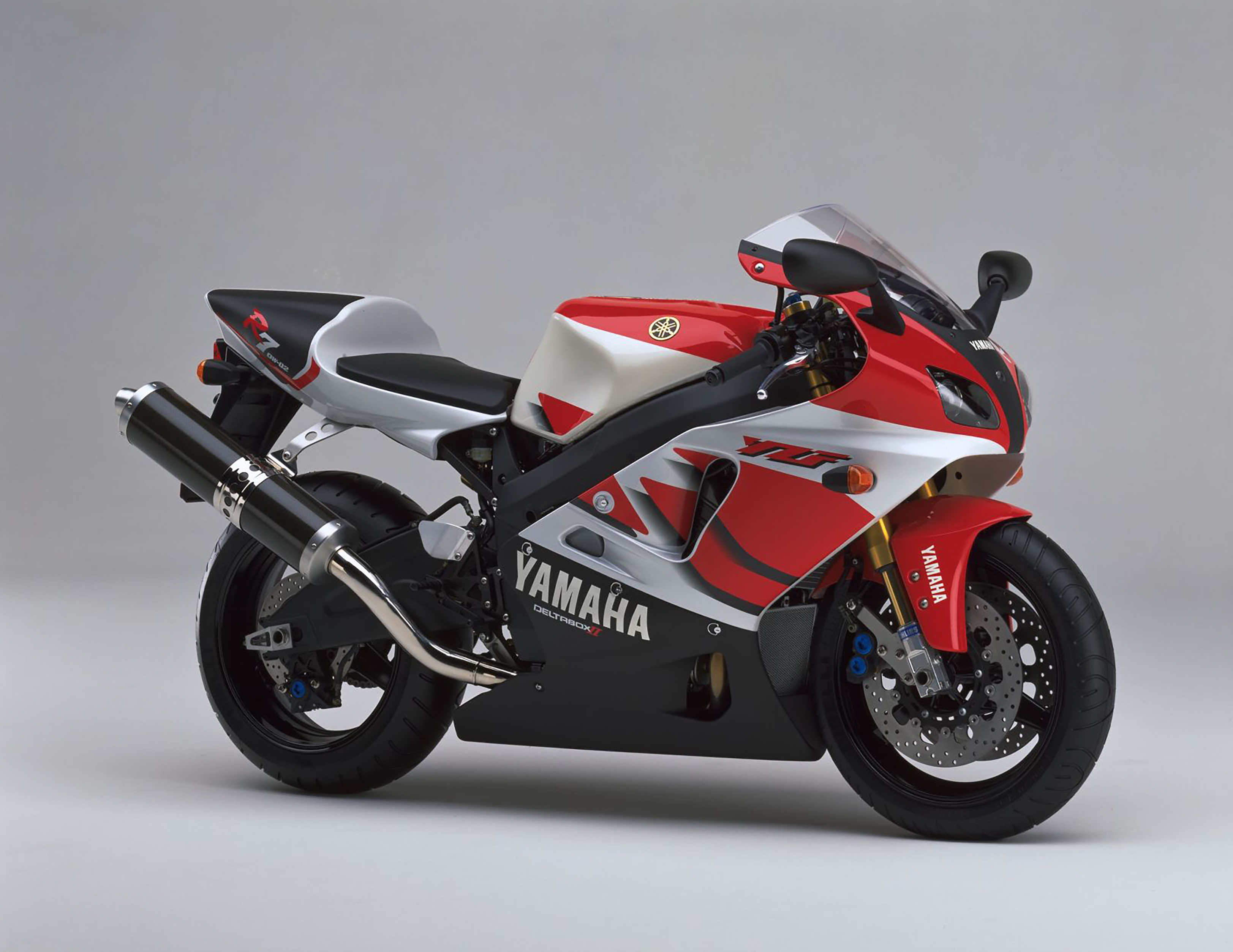 Yamaha R7